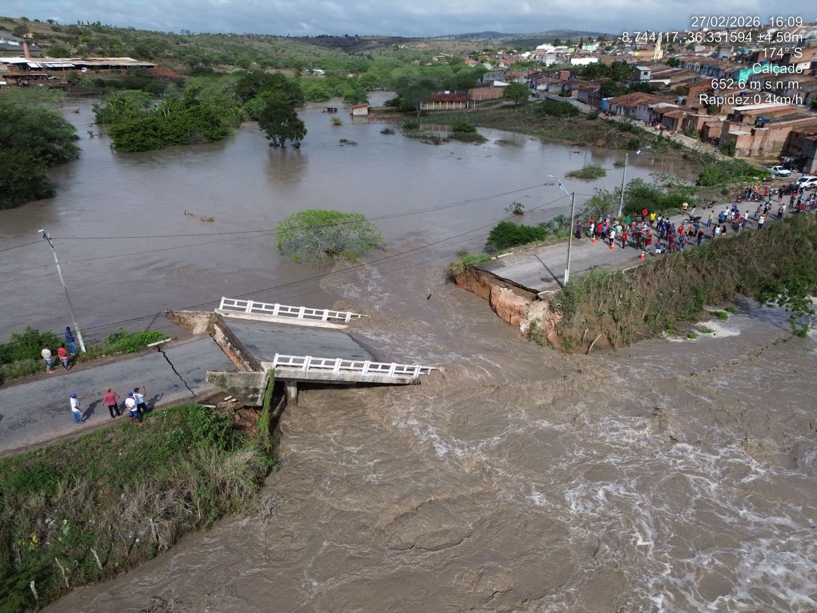 FORTES CHUVAS PROVOCAM INUNDAÇÕES E MUNICÍPIO DECRETA EMERGÊNCIA