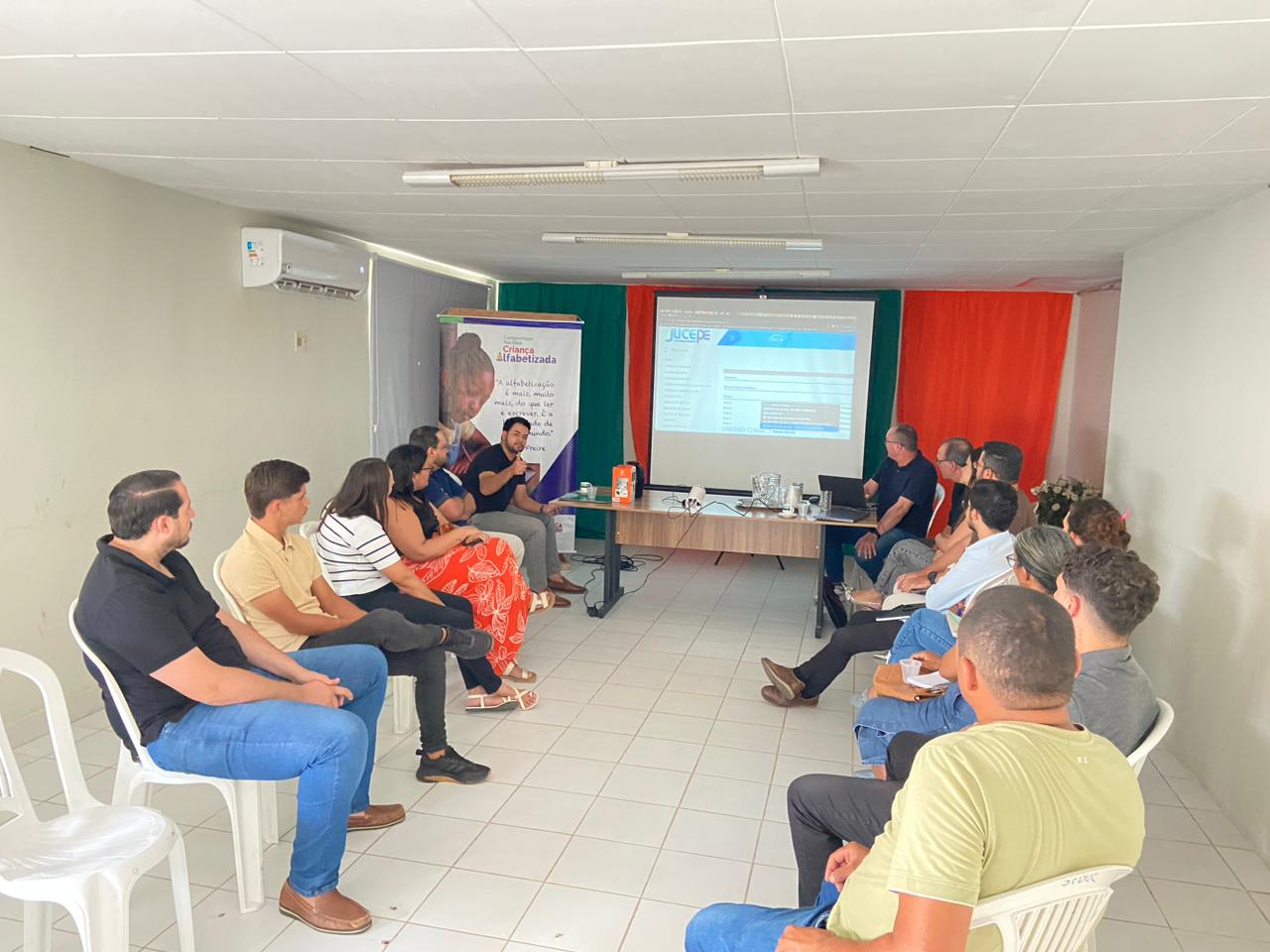 PREFEITURA DE CALÇADO PROMOVE CAPACITAÇÃO PARA IMPLANTAÇÃO DA REDESIM