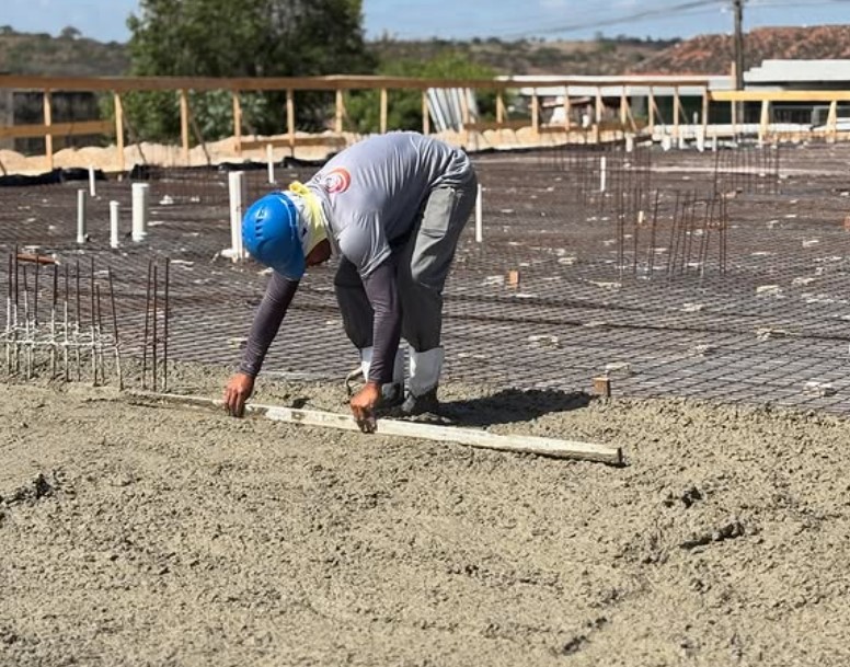 Prefeitura inicia concretagem do piso de nova creche no município