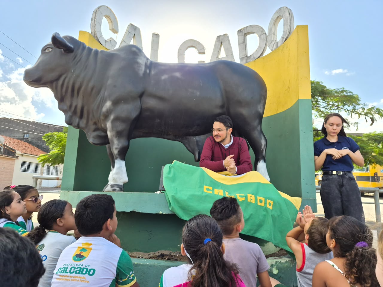 CALÇADO: ONDE A LEITURA ENCONTRA A NOSSA HISTÓRIA